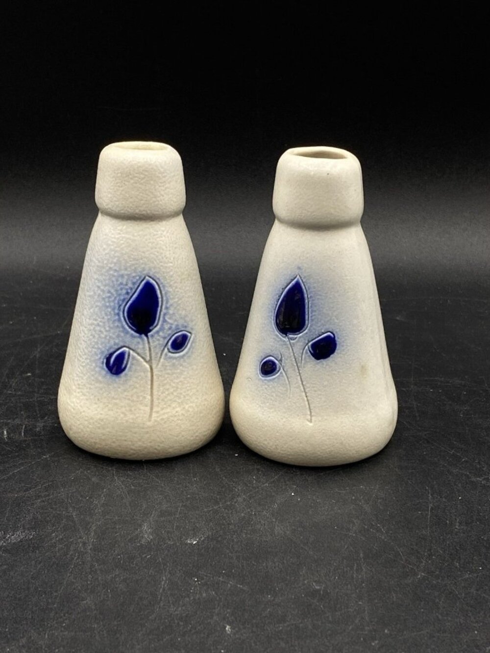Williamsburg Pottery USA Salt Glaze Bud 3.5” Vases Blue Leaves LOT 2